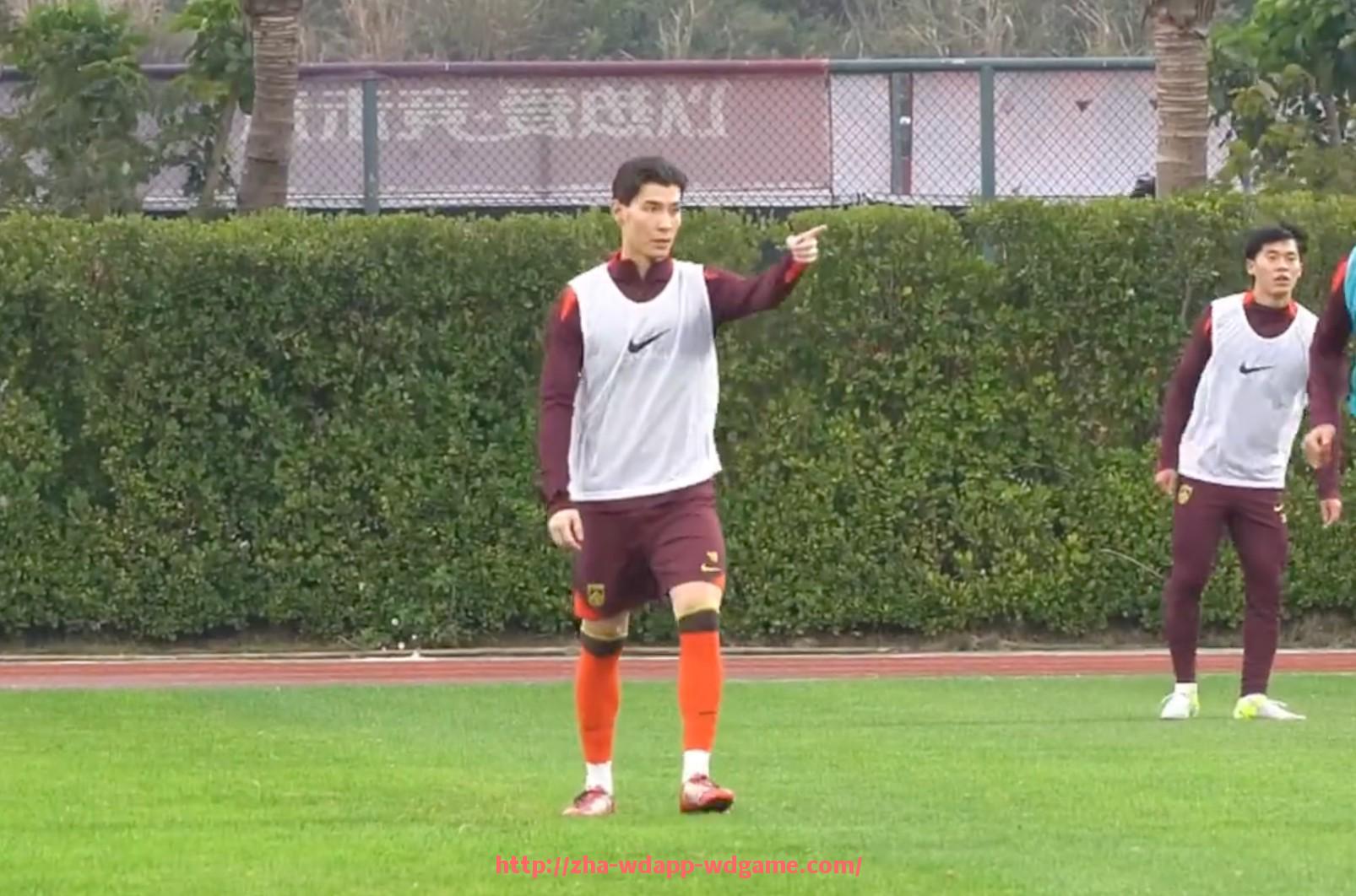 问鼎娱乐官网-骑士队与火箭队对决视频及赛事亮点分析